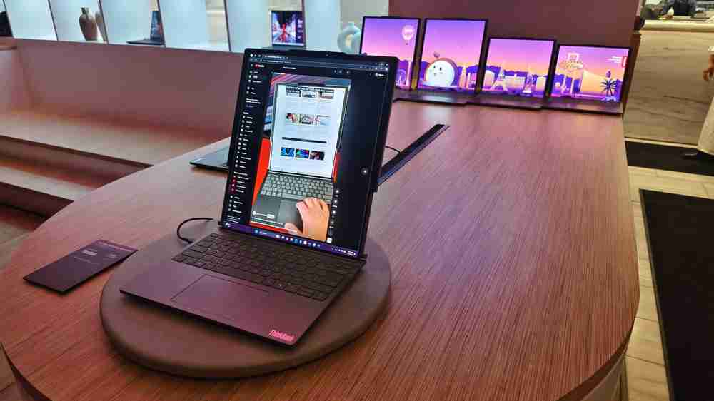全球首款卷轴屏PC今年开售:办公体验将迎来跨越式提升