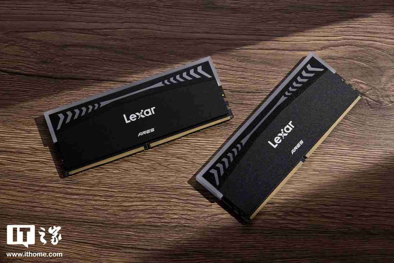 雷克沙战神之翼 ARES RGB DDR5 6000 C26 内存图赏：黑白撞色，AMD 平台性能战神