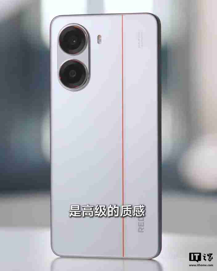 小米 REDMI 产品经理胡馨心开箱 Turbo 4 手机,明年 1 月 2 日发布