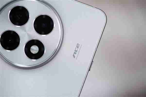 行业顶级1.5K直屏!一加Ace 5图赏