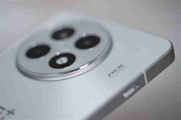 行业顶级1.5K直屏!一加Ace 5图赏