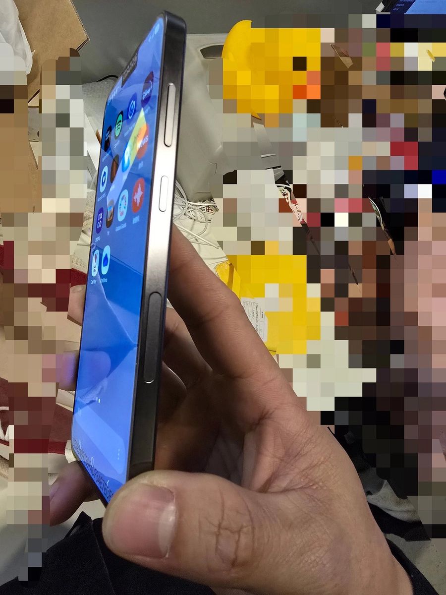 美版三星 Galaxy S25+ 手机真机曝光：新增 5G mmWave 天线，暗示效仿苹果告别实体 SIM 卡