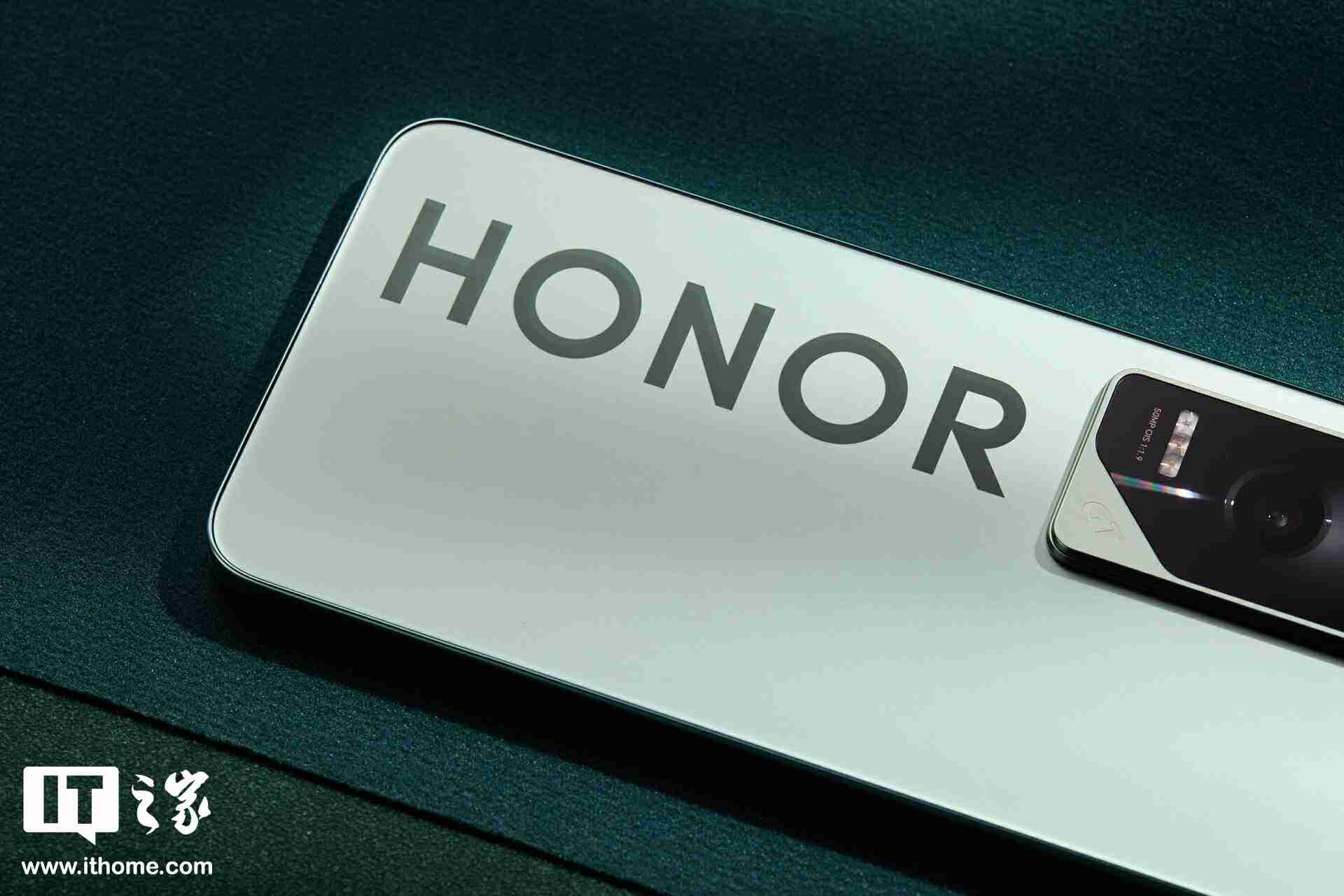 荣耀 GT「极光绿」图赏:大 Logo 设计,梦回荣耀 30