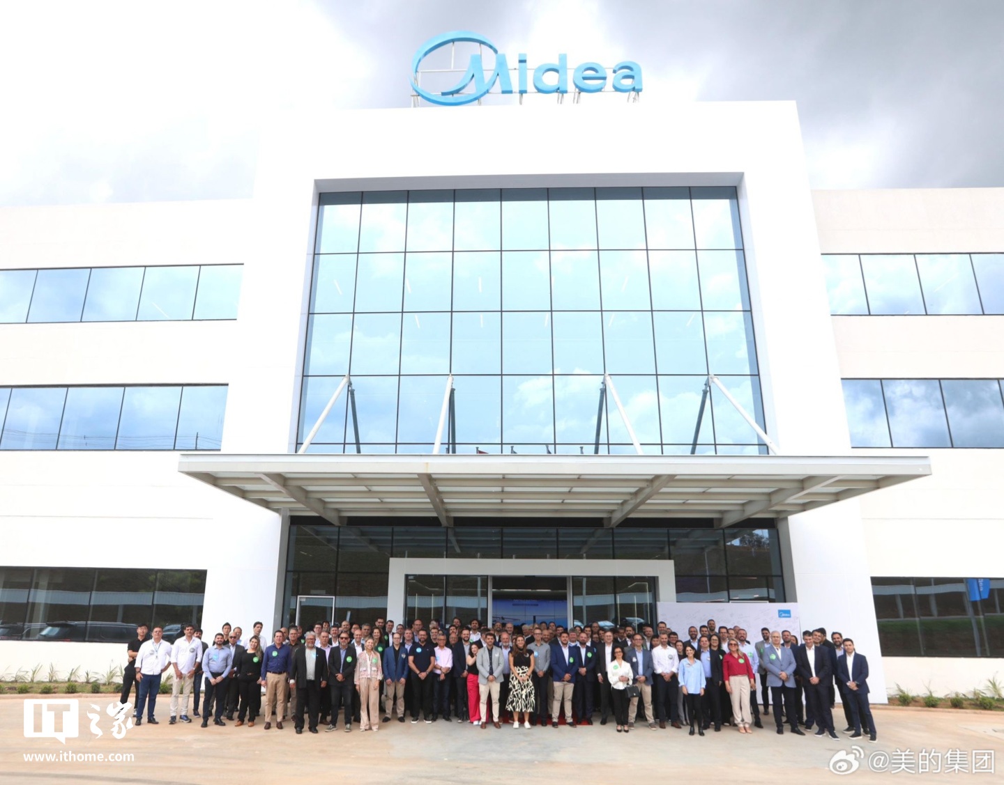 美的巴西新工厂量产:近 10 年巴西家电行业最大投资项目,年产能超 100 万台 美的巴西新工厂量产:近 10 年巴西家电行业最大投资项目,年产能超 100 万台