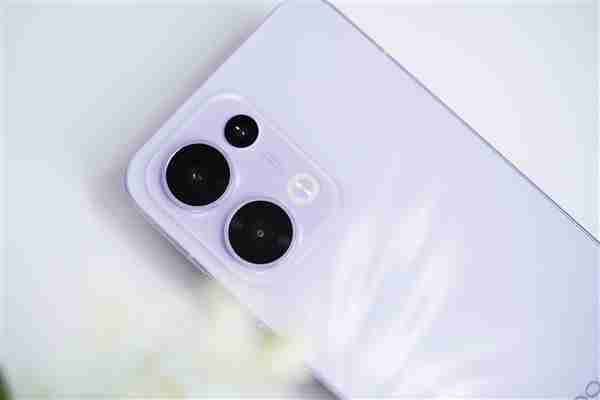 翅膀纹理灵动吸睛！OPPO Reno13图赏