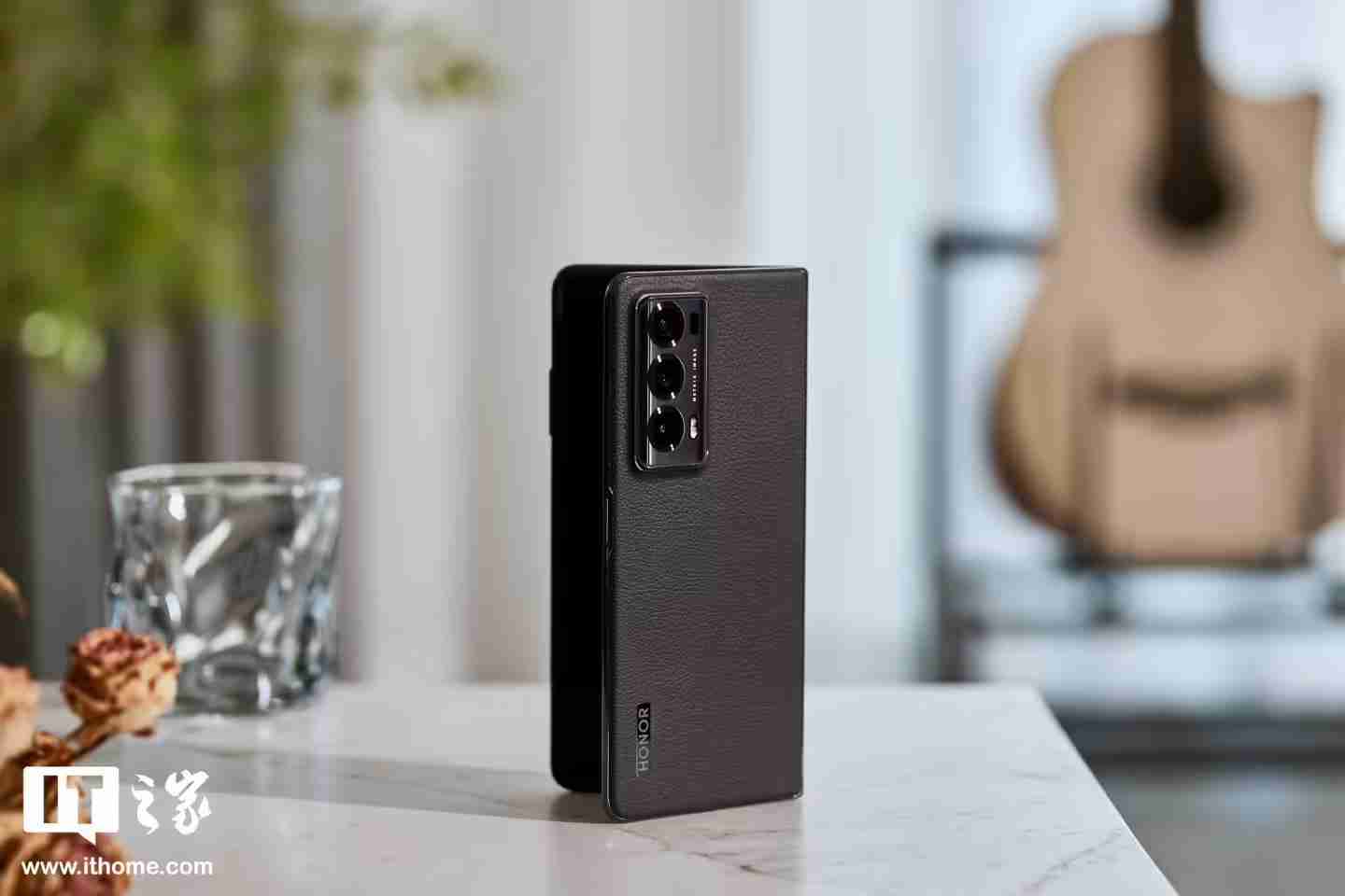 荣耀MagicOS 9.0首批公测机型获122版本升级：新增支持第三方应用通话录音、闭眼修复等功能