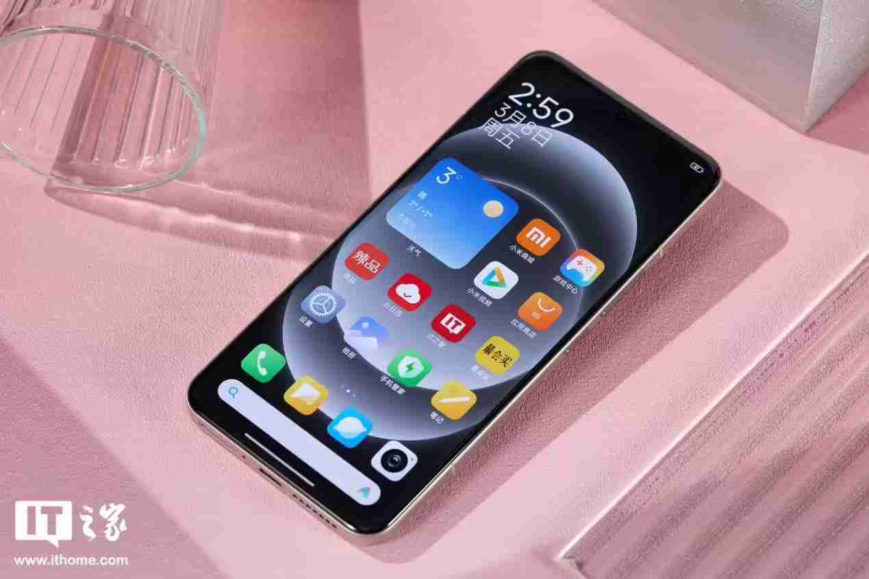 消息称某厂新机“超大杯”标配北斗卫星通信，预计为小米15 Ultra