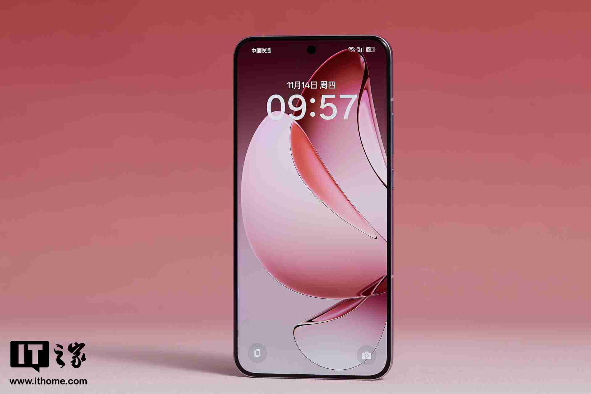 OPPO Reno13 系列实拍图赏：四曲柔边小直屏，“超美小 OPhone”