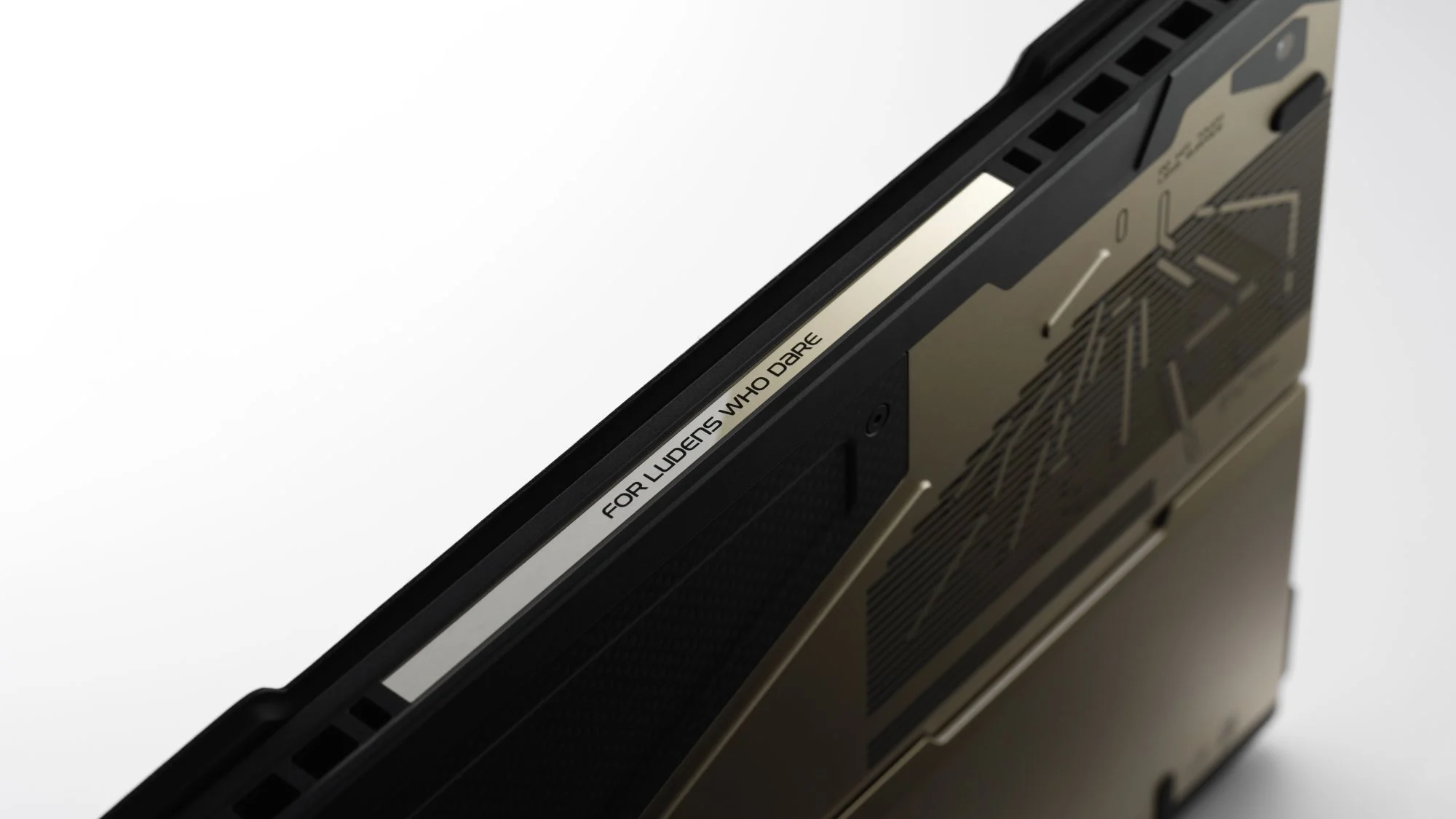 小岛和华硕ROG合作 推出自有游戏平板和一系列配件