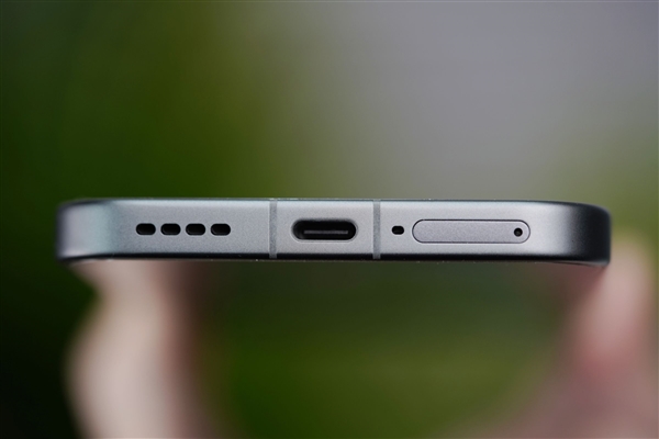 透明RGB光环 辨识度拉满！真我Neo8图赏