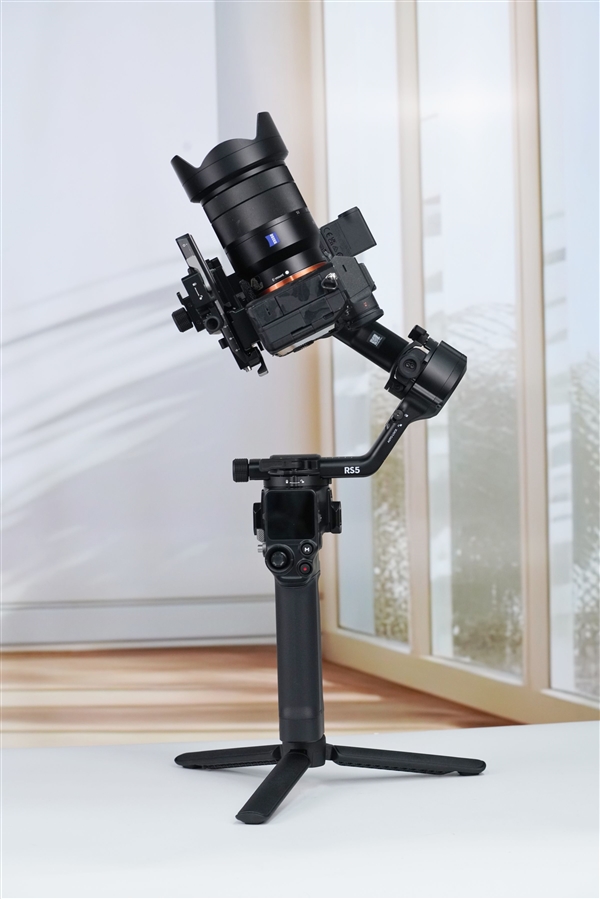 新一代相机增稳利器！大疆DJI RS 5手持云台稳定器图赏