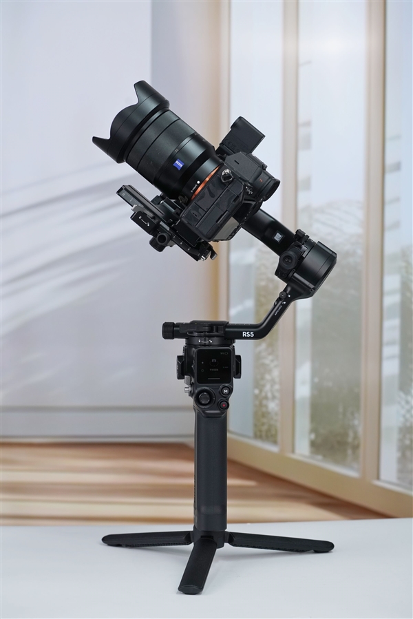 新一代相机增稳利器！大疆DJI RS 5手持云台稳定器图赏