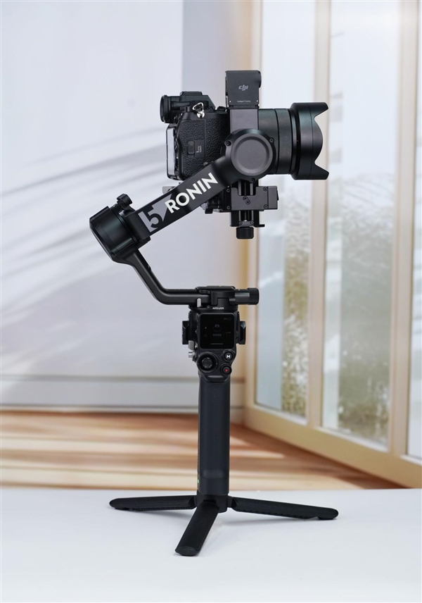 新一代相机增稳利器！大疆DJI RS 5手持云台稳定器图赏