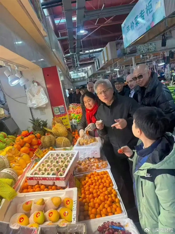 老爸撞脸黄仁勋 韩路：知道我为啥显卡多了吧