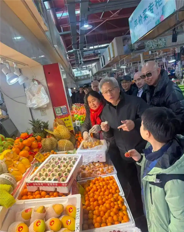 黄仁勋现身上海北京：一路吃、喝、逛、买