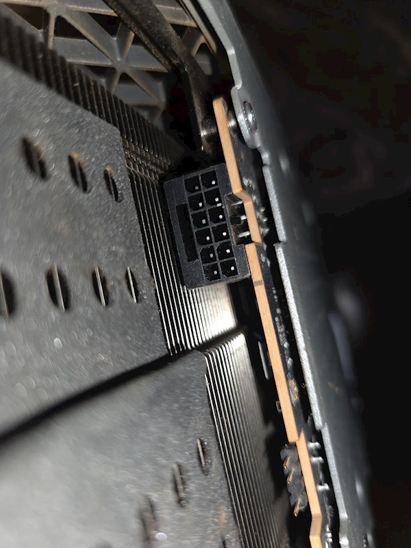 真心没法用!蓝宝石RX 9070 XT 16针供电接口烧了7个