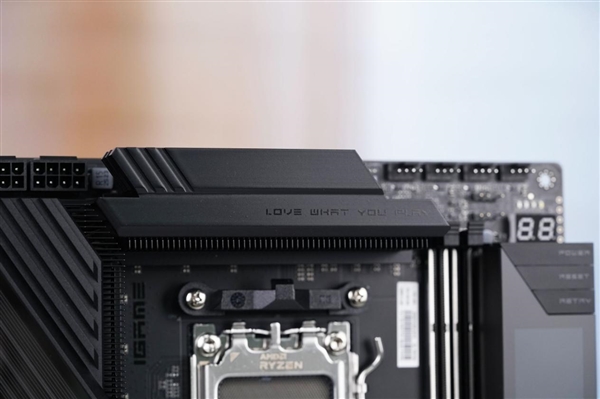 刷新超频记录!七彩虹iGame X870E Vulcan OC V14图赏