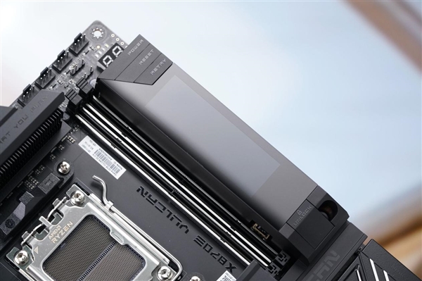 刷新超频记录!七彩虹iGame X870E Vulcan OC V14图赏