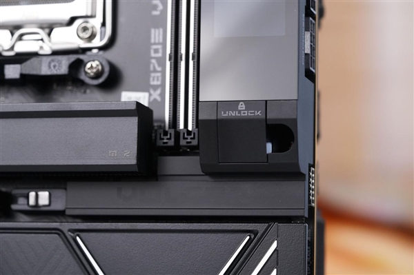 刷新超频记录!七彩虹iGame X870E Vulcan OC V14图赏