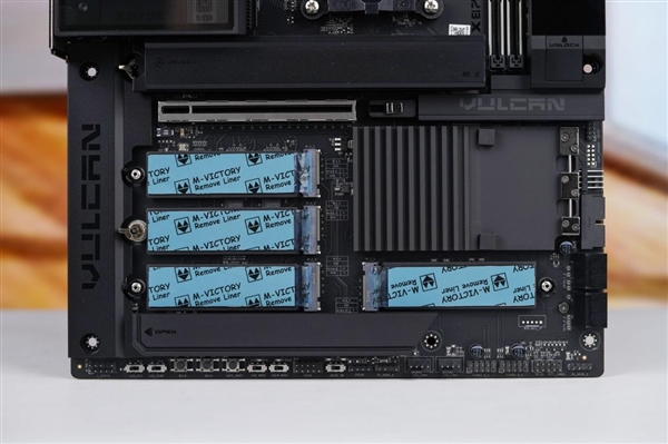 刷新超频记录!七彩虹iGame X870E Vulcan OC V14图赏