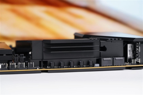 刷新超频记录!七彩虹iGame X870E Vulcan OC V14图赏