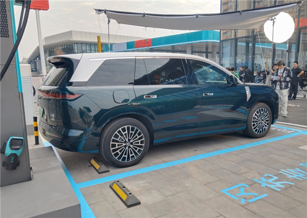 比亚迪大唐无伪实车曝光：车长超5米 零百加速4.9秒