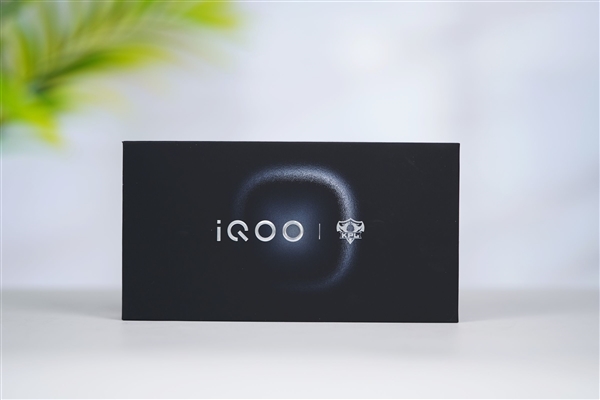 451万分最强旗舰手机！iQOO 15 Ultra图赏